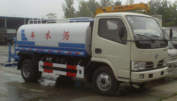 湖北程力國五東風(fēng)福瑞卡灑水車今天出廠!價格便宜!